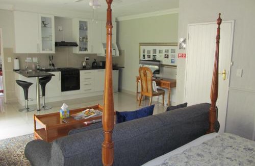 Greater Johannesburg Metropolitan Area House | Thatchfoord Lodge