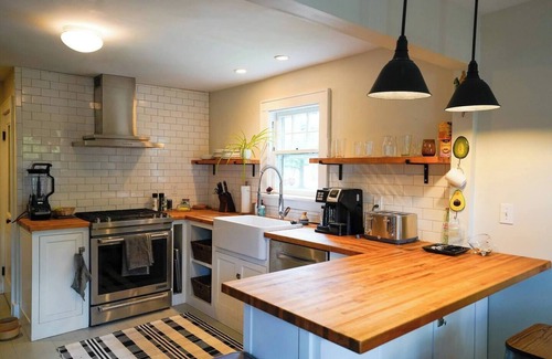 University Place House | The 1800 (4bdrm/3.5bath) STR-001511-2025