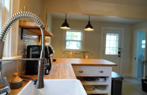 University Place House | The 1800 (4bdrm/3.5bath) STR-001511-2025