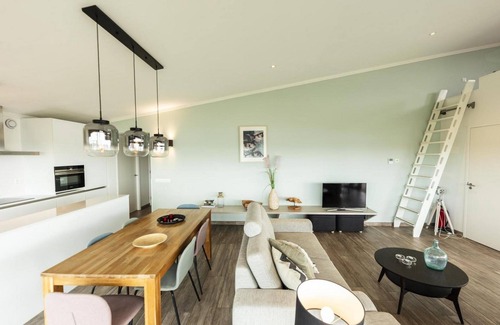 Ouddorp House | The 6-person Villa Comfort features a comfortable and stylishly furnished interior, views over the water, perfect for dogs and children.