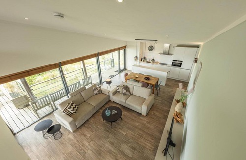 Ouddorp House | The 6-person Villa Comfort features a comfortable and stylishly furnished interior, views over the water, perfect for dogs and children.