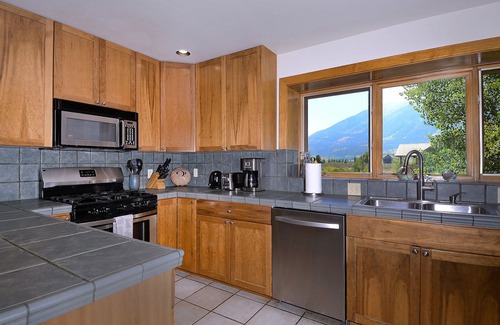 Crested Butte House | The 8th Green of the Club at CB! Dog Friendly!