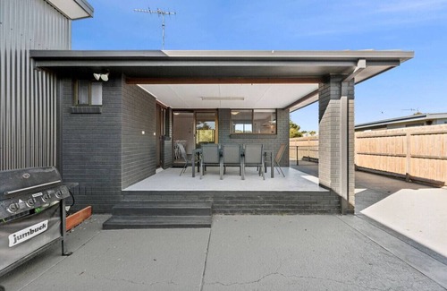 St Leonards House | The Absolute Beach Escape for 11