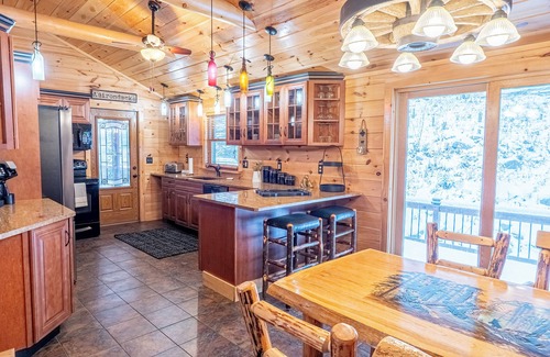 Lake George House | The Adirondacker- Spacious 4-bedroom house in charming Lake George with AC, WiFi