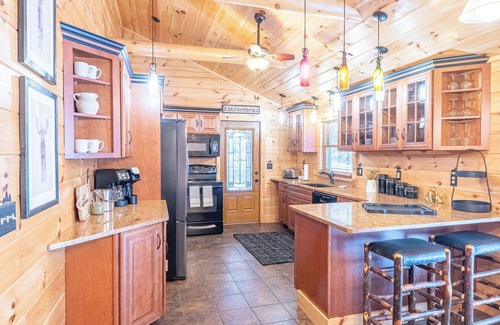 Lake George House | The Adirondacker- Spacious 4-bedroom house in charming Lake George with AC, WiFi