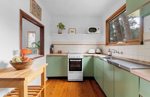 Katoomba Cottage | The Aerie Bushland A frame Escape with Retro Charm