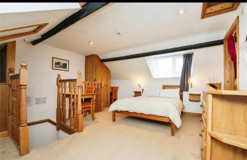 Gloucester House | The Albert Hotel