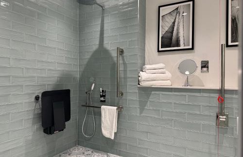 Freshwater Bay Hotel | The Albion