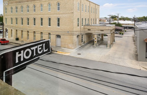 Gonzales Hotel | The Alcalde Hotel by OYO