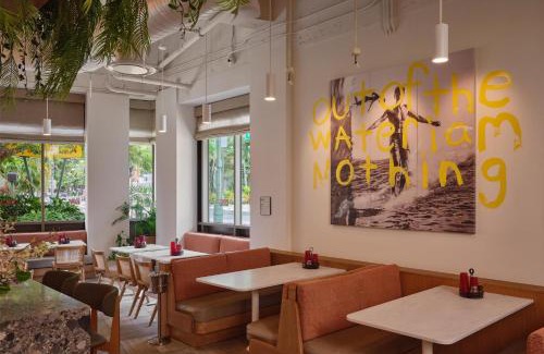 Waikiki Hotel | The Ambassador of Waikiki, Tapestry Collection by Hilton