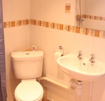 Gloucester Apartment | The Annex @ 136