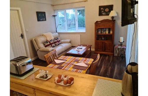 Caernarfon Apartment | "The Annex" an Idyllic retreat close to Snowdonia, wonderful views and history.