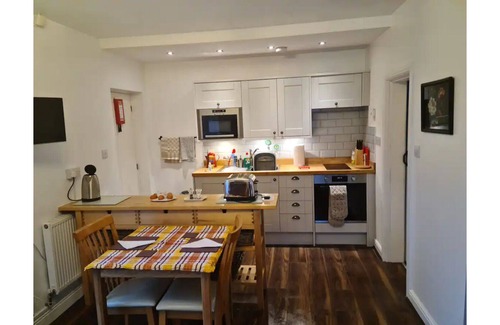 Caernarfon Apartment | "The Annex" an Idyllic retreat close to Snowdonia, wonderful views and history.