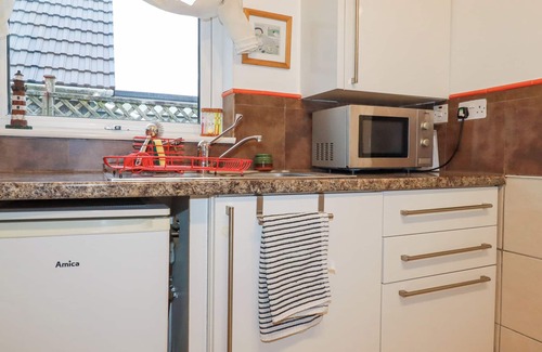 Rescorla Cottage | THE ANNEXE, LABURNUM, with a garden in St. Austell
