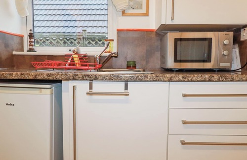 Rescorla Cottage | THE ANNEXE, LABURNUM, with a garden in St. Austell