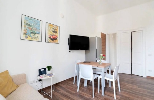 Zona Farini Apartment | The apartment is located a few steps from the picturesque area of Isola