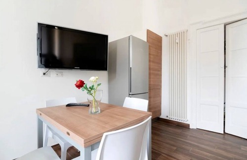 Zona Farini Apartment | The apartment is located a few steps from the picturesque area of Isola