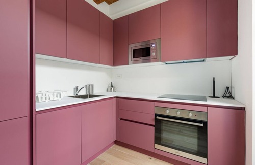 Barona Apartment | The apartment is located on the first floor of a building overlooking the large communal garden. Located in the Barona area, you can find free street parking nearby! Pay attention to the opening/closing time of the shopping mall car park as it is not acc