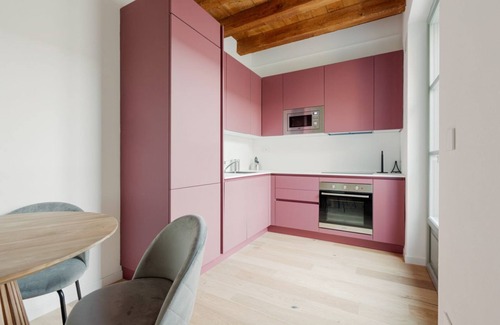 Barona Apartment | The apartment is located on the first floor of a building overlooking the large communal garden. Located in the Barona area, you can find free street parking nearby! Pay attention to the opening/closing time of the shopping mall car park as it is not acc