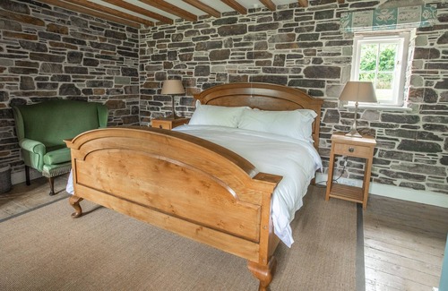 Newquay Apartment | The Apple Store is a 6 bedroom annex across a courtyard from the main house with separate open livin