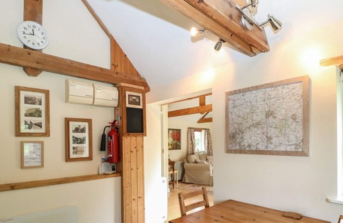 Nettleton Cottage | THE APPLE STORE, romantic, with open fire in Nettleton