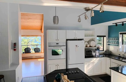 Juan de Fuca Electoral Area House | The Applebnb Entire 4 Bedroom Home & Gardens