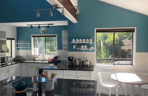 Juan de Fuca Electoral Area House | The Applebnb Entire 4 Bedroom Home & Gardens