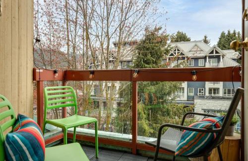 Village North Apartment | The Après, Village Studio with Hot Tub and View