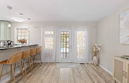 Southwest Raleigh House | The Aqua Haven:14guests w a sparkling pool,spacious yard