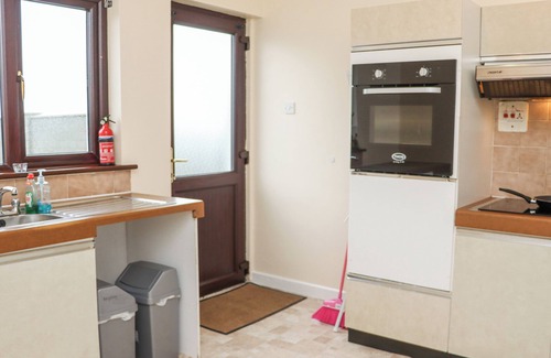 Adamstown Cottage | THE ARCHES, family friendly in Adamstown, County Wexford
