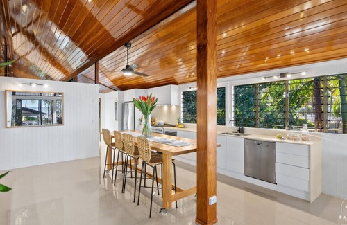 Clifton Beach Apartment | The Arlington Beach House