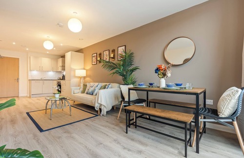 Bordesley Apartment | The Artiest Suite - Perfect for exploring Birmingham City centre!