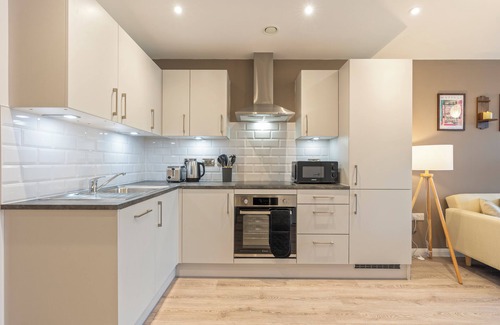 Bordesley Apartment | The Artiest Suite - Perfect for exploring Birmingham City centre!