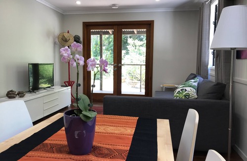 Glenview House | The Artist Studio - secluded hideaway perfect for couples getaway.