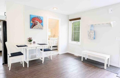 Okotoks Apartment | The Artist’s Retreat