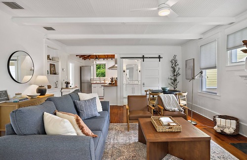 Mount Dora House | The Ashford - 2min walk to DT Mt Dora - 5 Star luxury!
