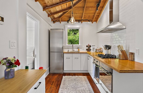Mount Dora House | The Ashford - 2min walk to DT Mt Dora - 5 Star luxury!