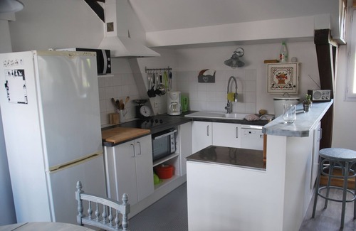 Amboise Apartment | the attic of Orange. Appart in old house 20 m from the pedestrian street