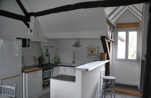 Amboise Apartment | the attic of Orange. Appart in old house 20 m from the pedestrian street