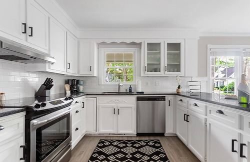 Mount Pleasant House | The Attwood | Close To Town Center !