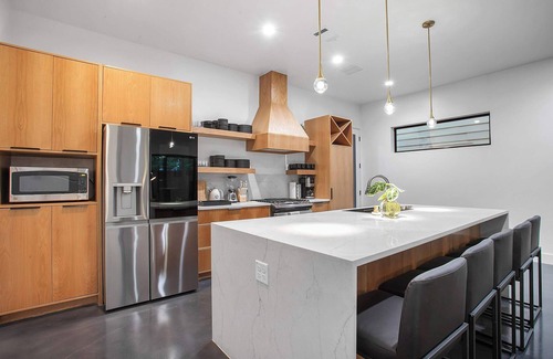 South Lamar Apartment | The ATX South Lamar Creekside Retreat with Hot tub