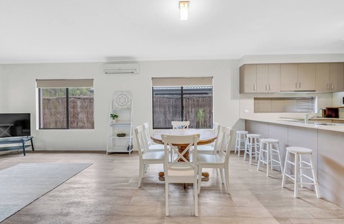 Geographe House | The Aurora – A Comfortable 4 BRM Family Getaway