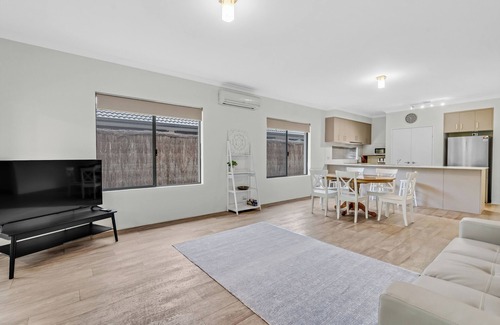 Geographe House | The Aurora – A Comfortable 4 BRM Family Getaway