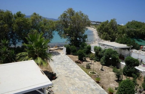 Aliki House | The Authentic Beachfront Summer House in Parosnn