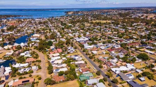 Paynesville House | The Aviary