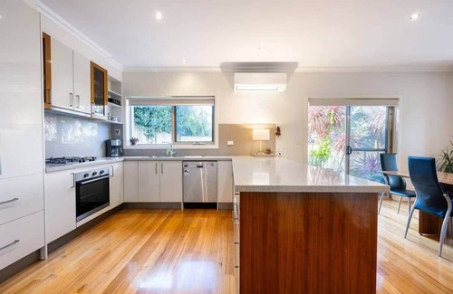 Avondale Heights House | The Avondale Hideaway | Space, Style & Serenity