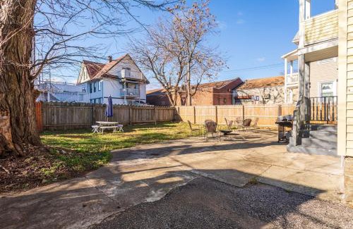 Brooklawn - St. Vincent Apartment | The B&W Haven 5BR Home with yard theater