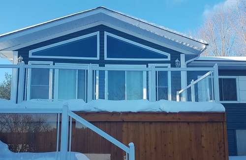 Arden Cottage | The Ball Cottage - Beautiful Lakefront Hideaway on Bull Lake!