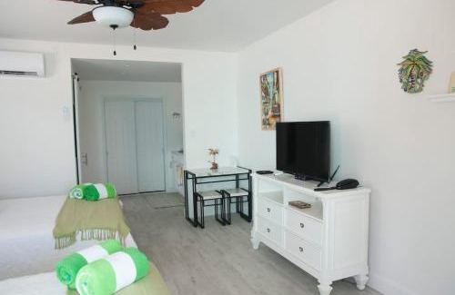 Colliers Bay House | The Banana Bird at Cottages