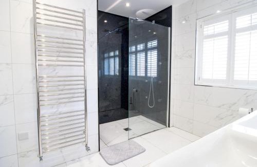 Hastings House | The Bar Bubbles Retreat - Hot Tub Games Room Pass the Keys